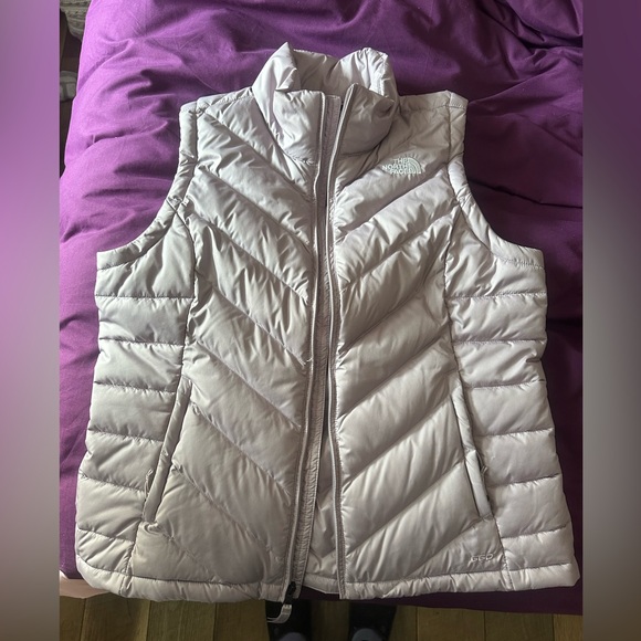 North Face - Roxborough Vest NEVER USED - Picture 4 of 9
